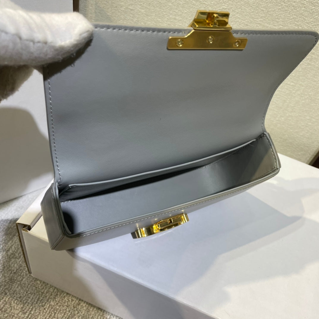 CHAIN EMBOSSED ARMPIT BAG 20 IN STONE GRAY CALFSKIN