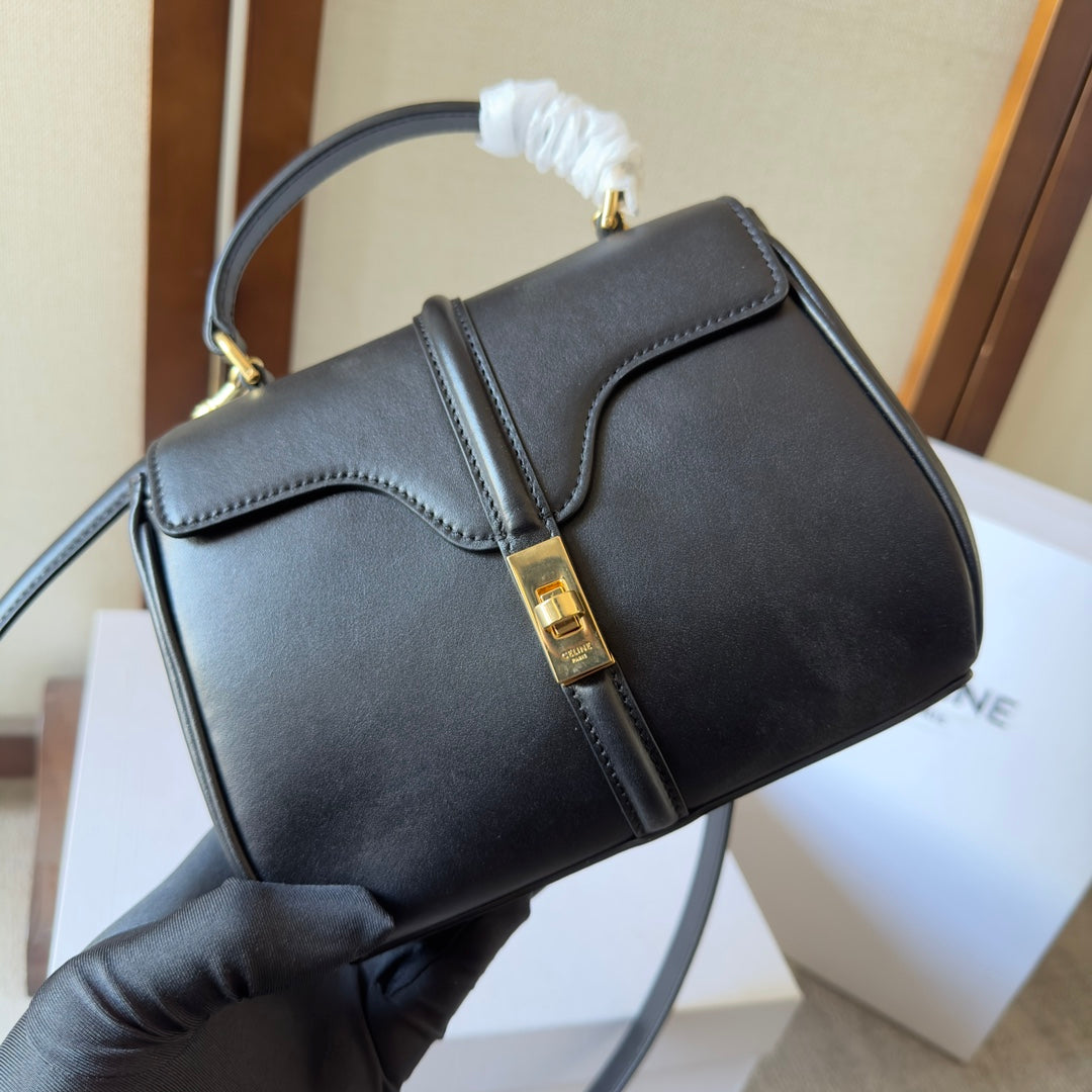 CLASSIQUE BAG 17 IN BLACK CALFSKIN GOLD HARDWARE
