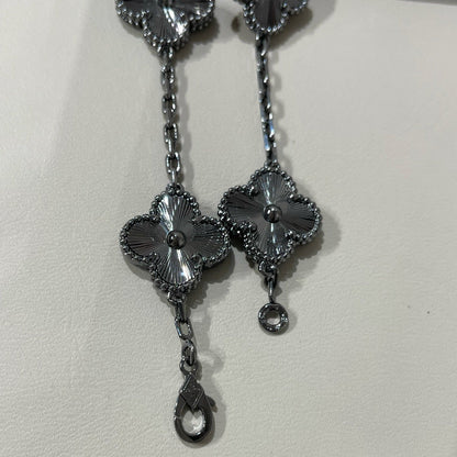 [AURORA]CLOVER 5 MOTIF BLACK BRACELET
