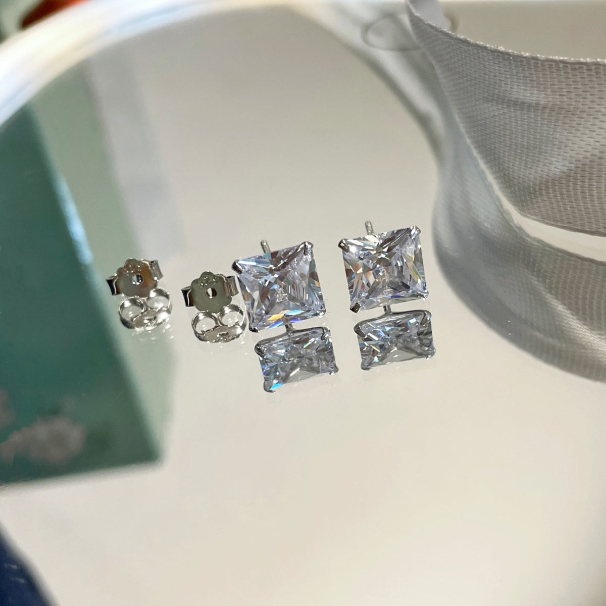 [AURORA] Verzierte quadratische Ohrringe