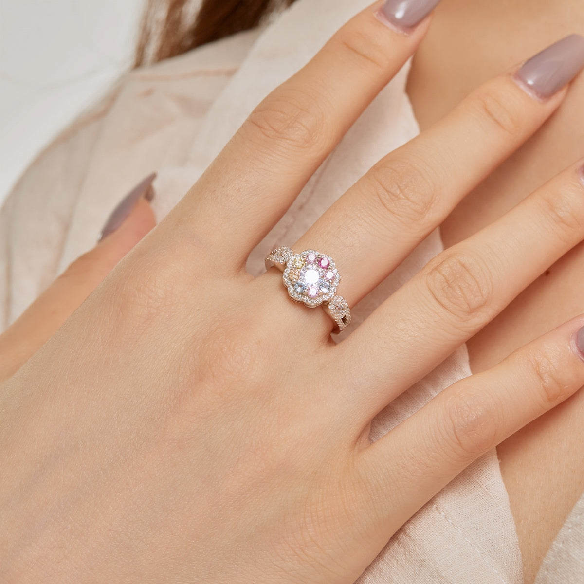 [AURORA]繊細でカラフルなラウンドカットフラワーシェイプの結婚指輪