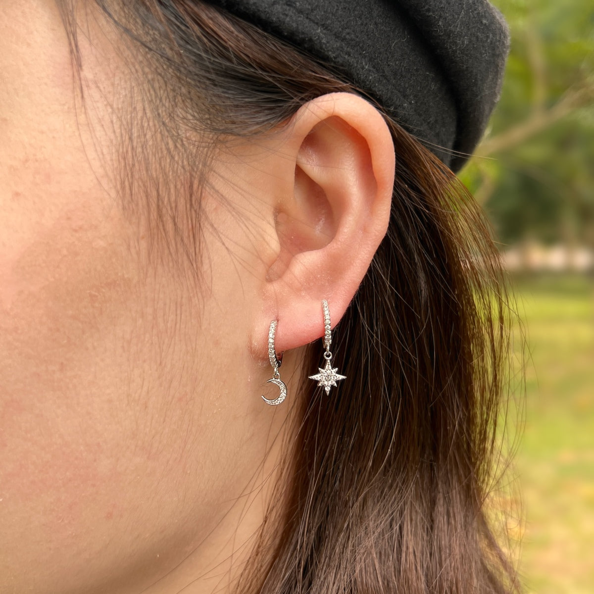 [AURORA]Asymmetrische Ohrringe mit Stern und Mond