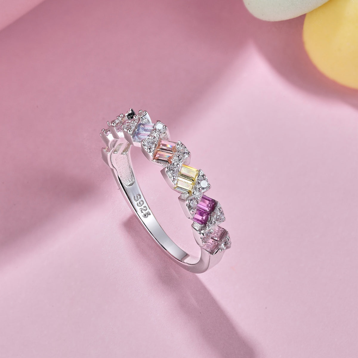 [Baslove]Delicate Vibrant Emerald Cut Daily Ring