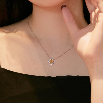 [AURORA]美しいフラワーシェイプのプリンセスカットネックレス