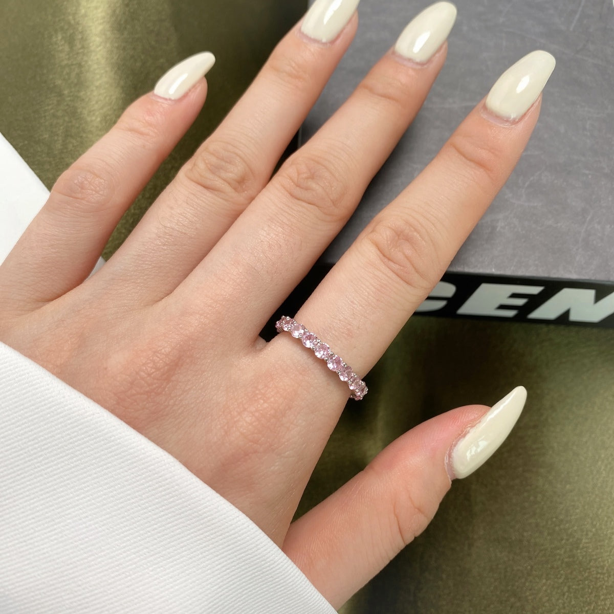 [AURORA] Funkelnder Tennisring mit Rundschliff