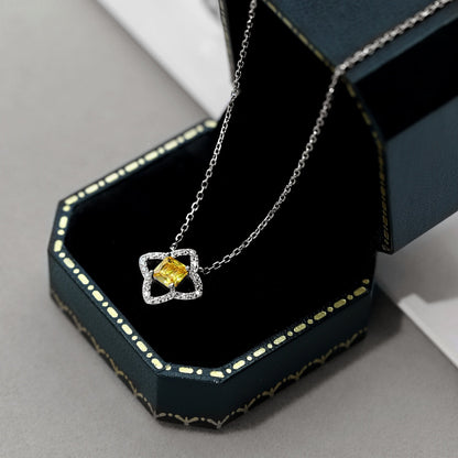 [AURORA]美しいフラワーシェイプのプリンセスカットネックレス