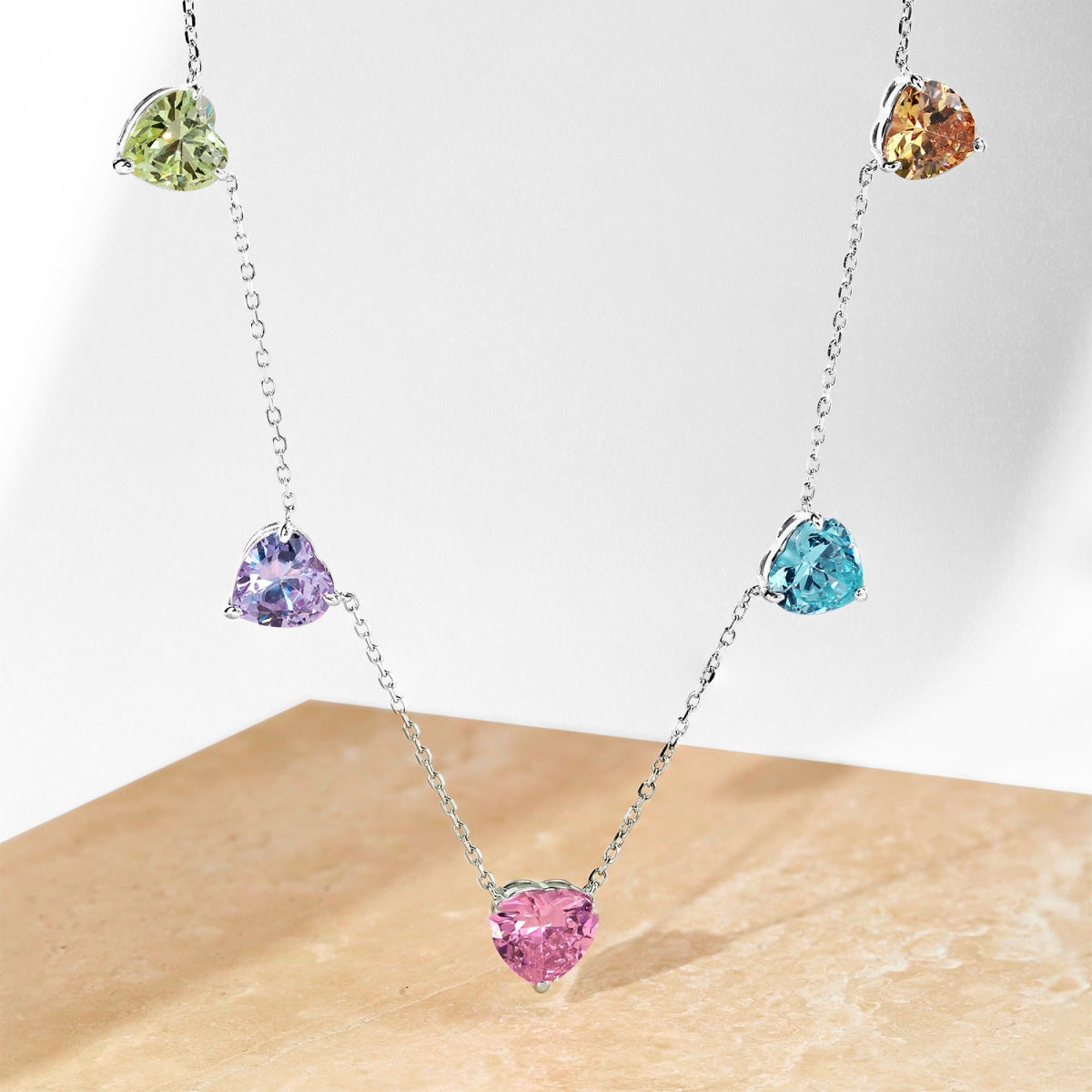 [AURORA]キラキラ輝くカラフルハートカットネックレス