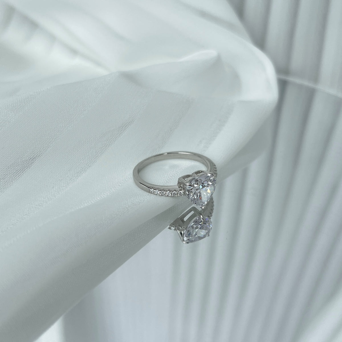 [Baslove]2.0 Carat Dazzling Lustrous Heart Cut Lover Ring