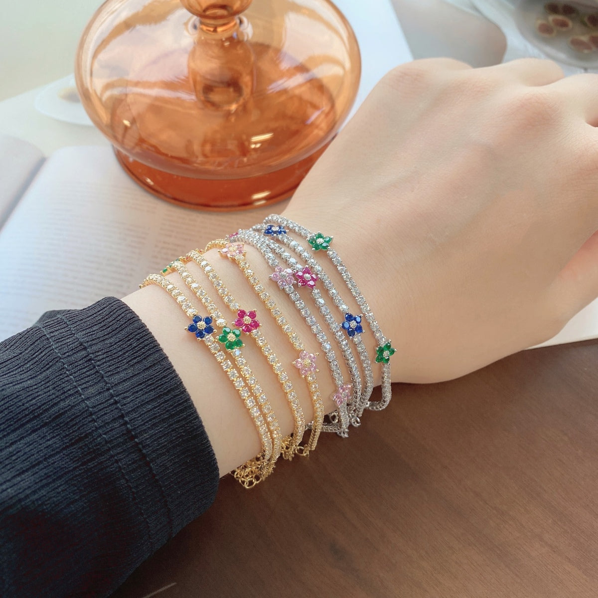 [Baslove]Sparkling Flower Shape Tennis Bracelet