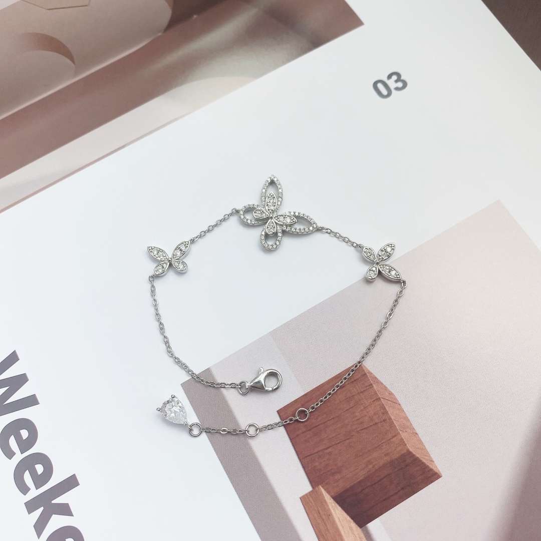 [AURORA] Zartes Armband mit Schmetterlingsanhänger