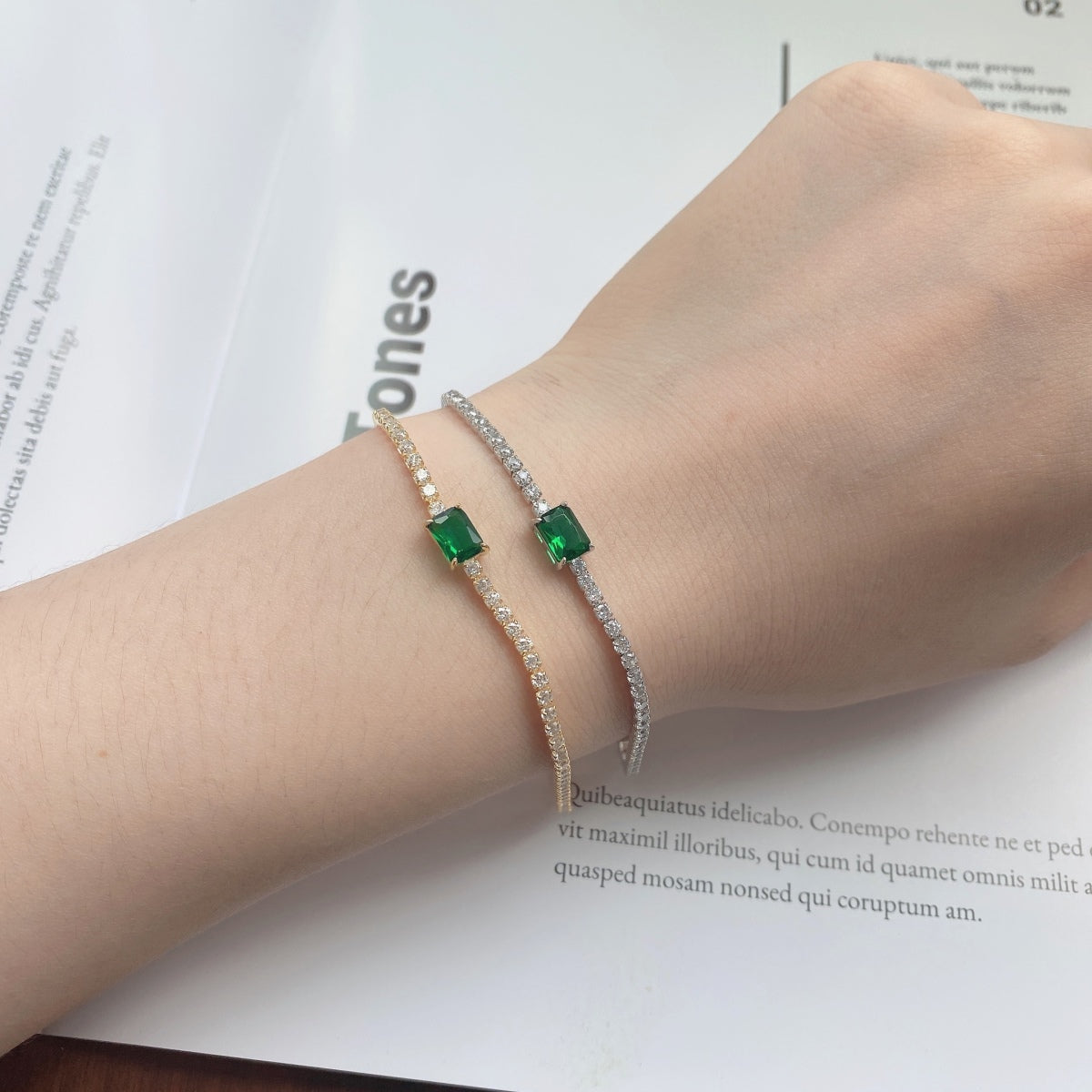 [AURORA]1.0カラットのユニークなエメラルドカットのバンケットブレスレット