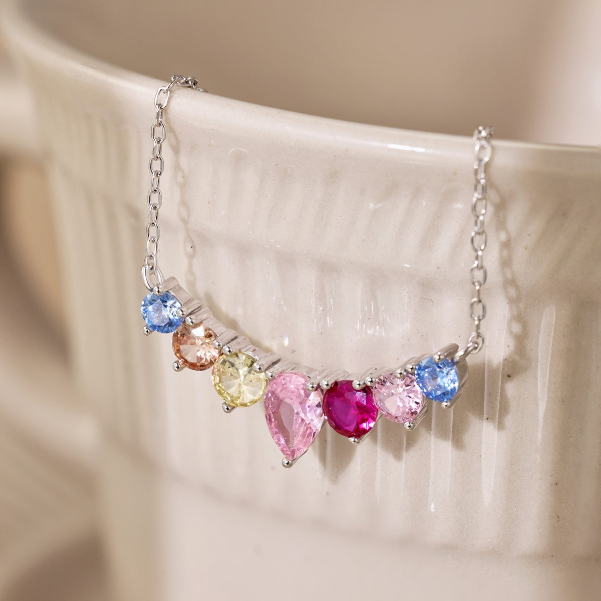 [AURORA]華奢なカラフルハートネックレス