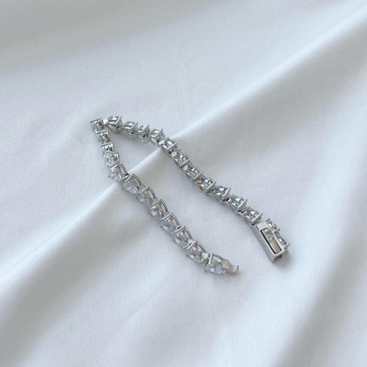 [Baslove]0.75 Carat Elegant Romantic Heart Shape Lover Bracelet