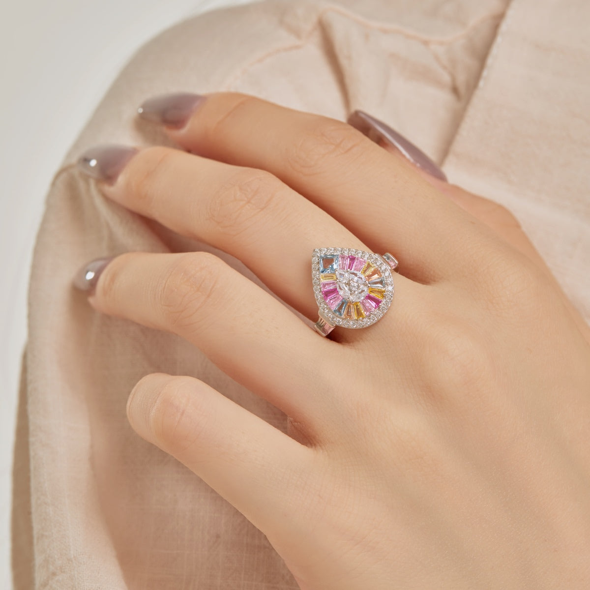 [Baslove]Elegant Colorful Water Drop Shape Banquet Ring