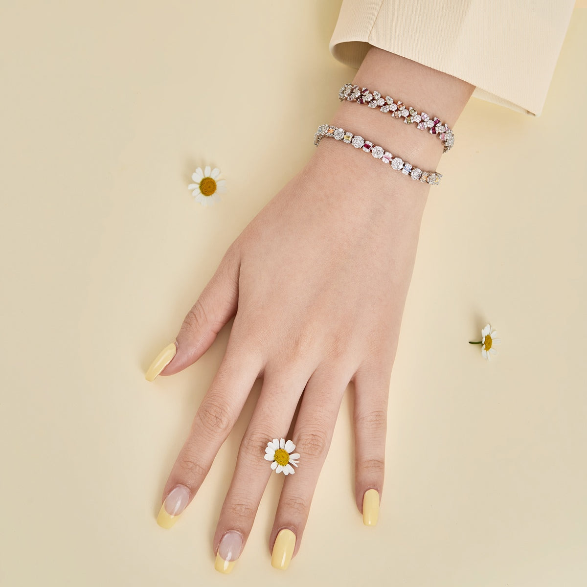 [Baslove]Dainty Exquisite Flower Shape Daily Bracelet