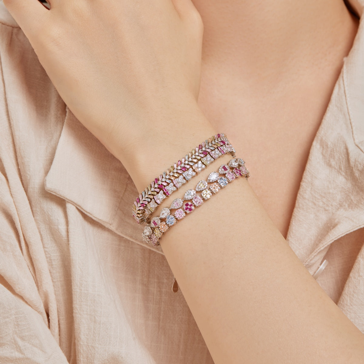 [AURORA]繊細でカラフルなエメラルドカットのデイリーブレスレット