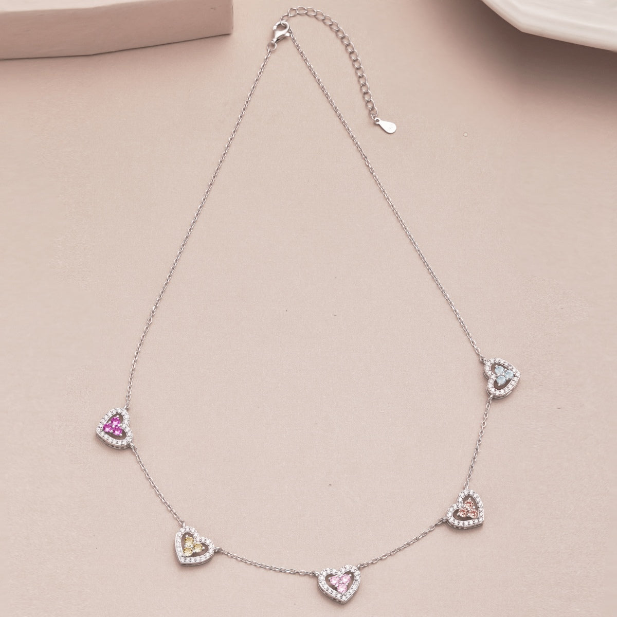 [AURORA]スパークリングファイブハートネックレス