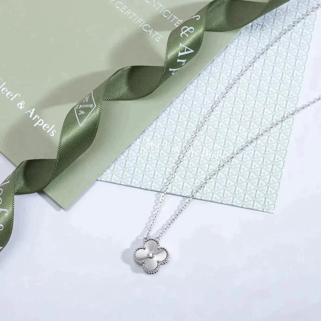 [Baslove]CLOVER  15MM DIAMOND LASER NECKLACE SILVER