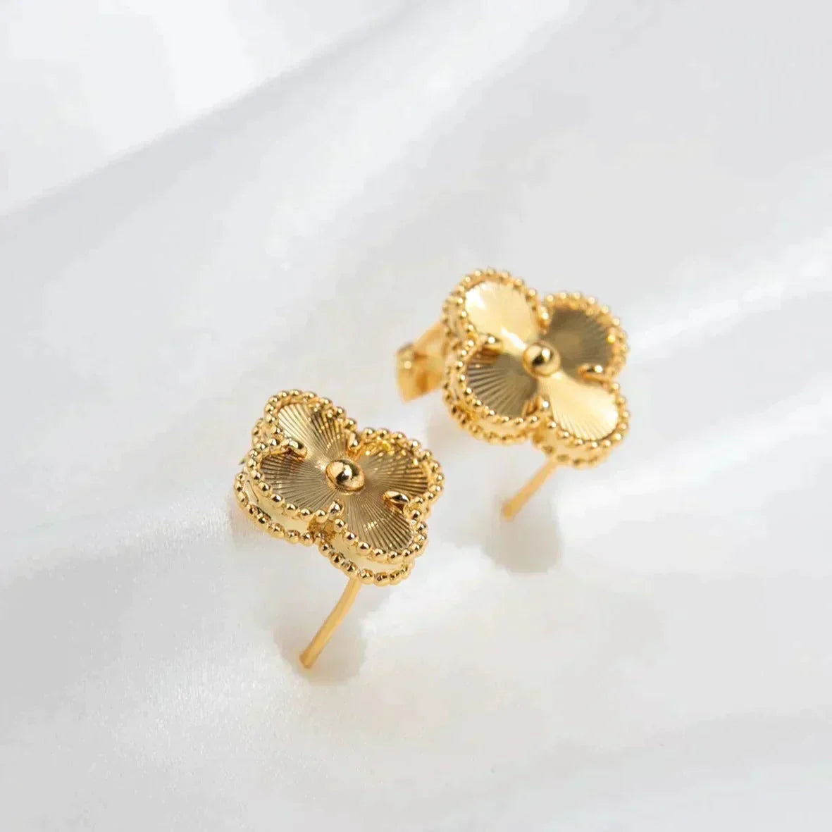 [Baslove]CLOVER MEDIUM 1 MOTIFS LASER EARRINGS