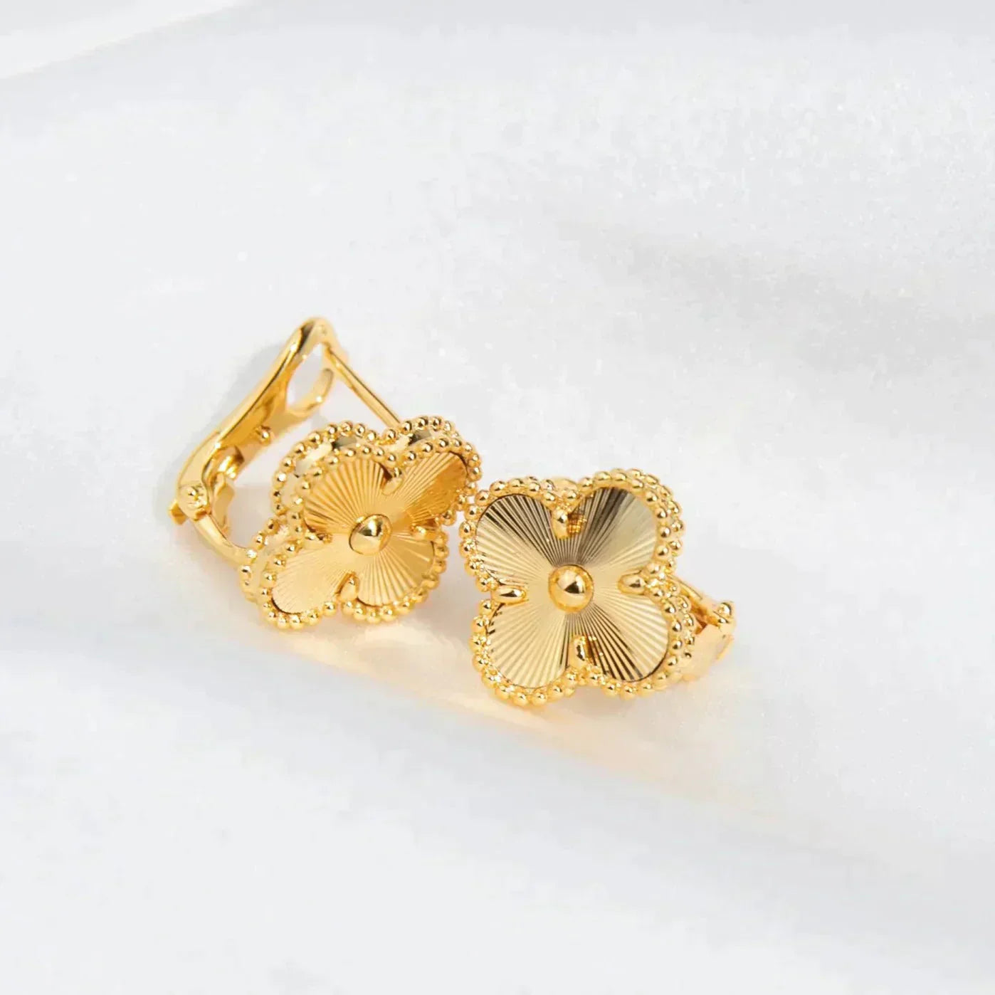 [Baslove]CLOVER MEDIUM 1 MOTIFS LASER EARRINGS