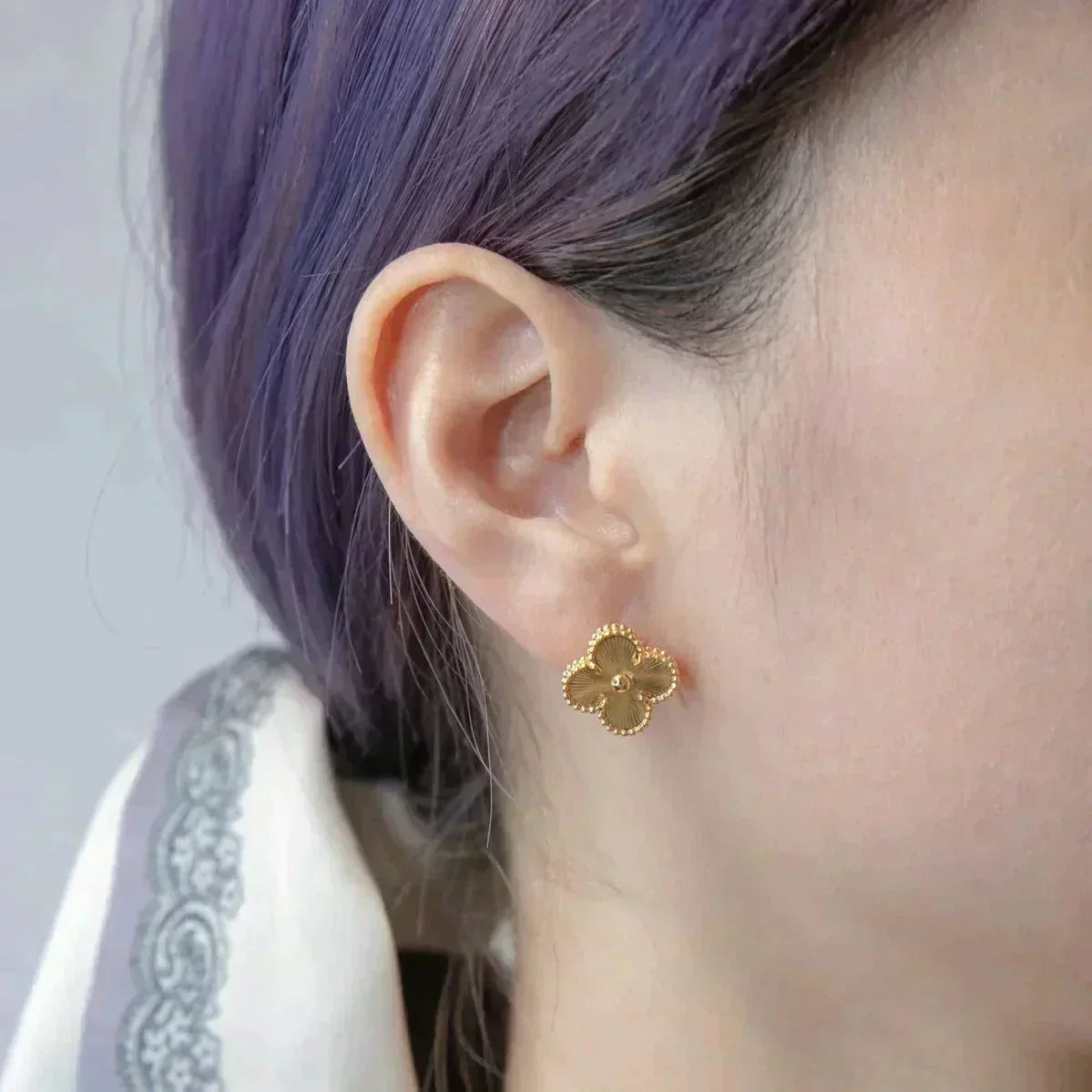 [Baslove]CLOVER MEDIUM 1 MOTIFS LASER EARRINGS