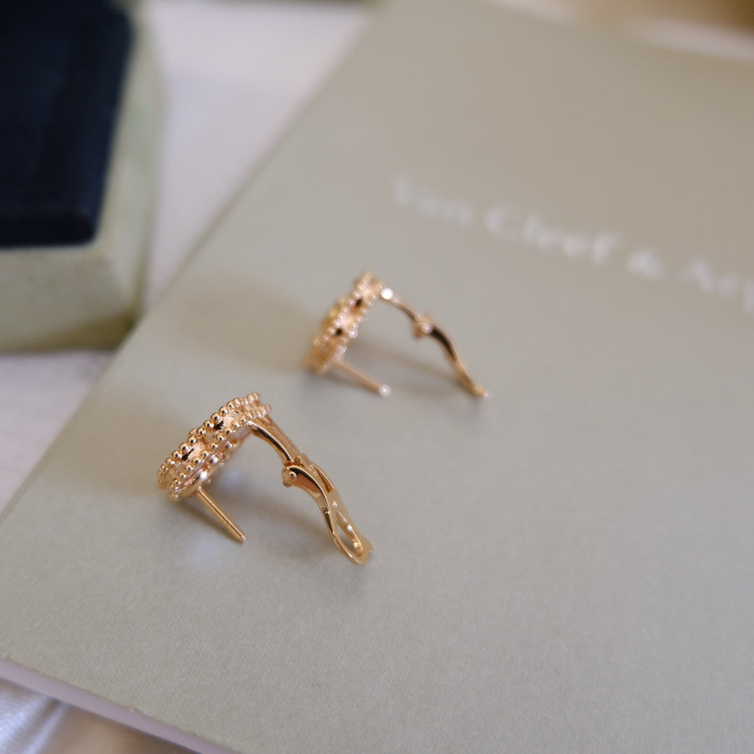 [Baslove]LUCKY PINK GOLD WHITE MOP EARRINGS