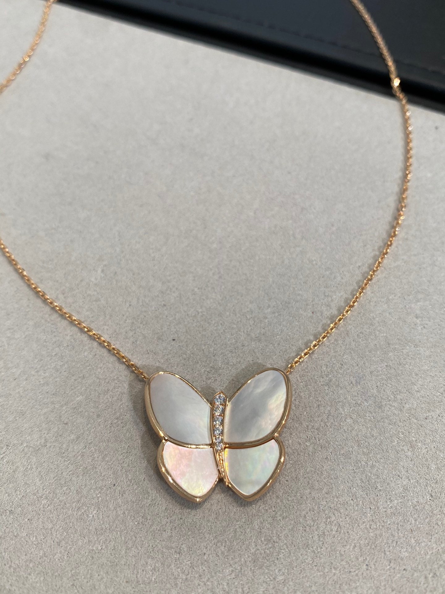 [Baslove]BUTTERFLY GOLD MOP DIAMOND NECKLACE