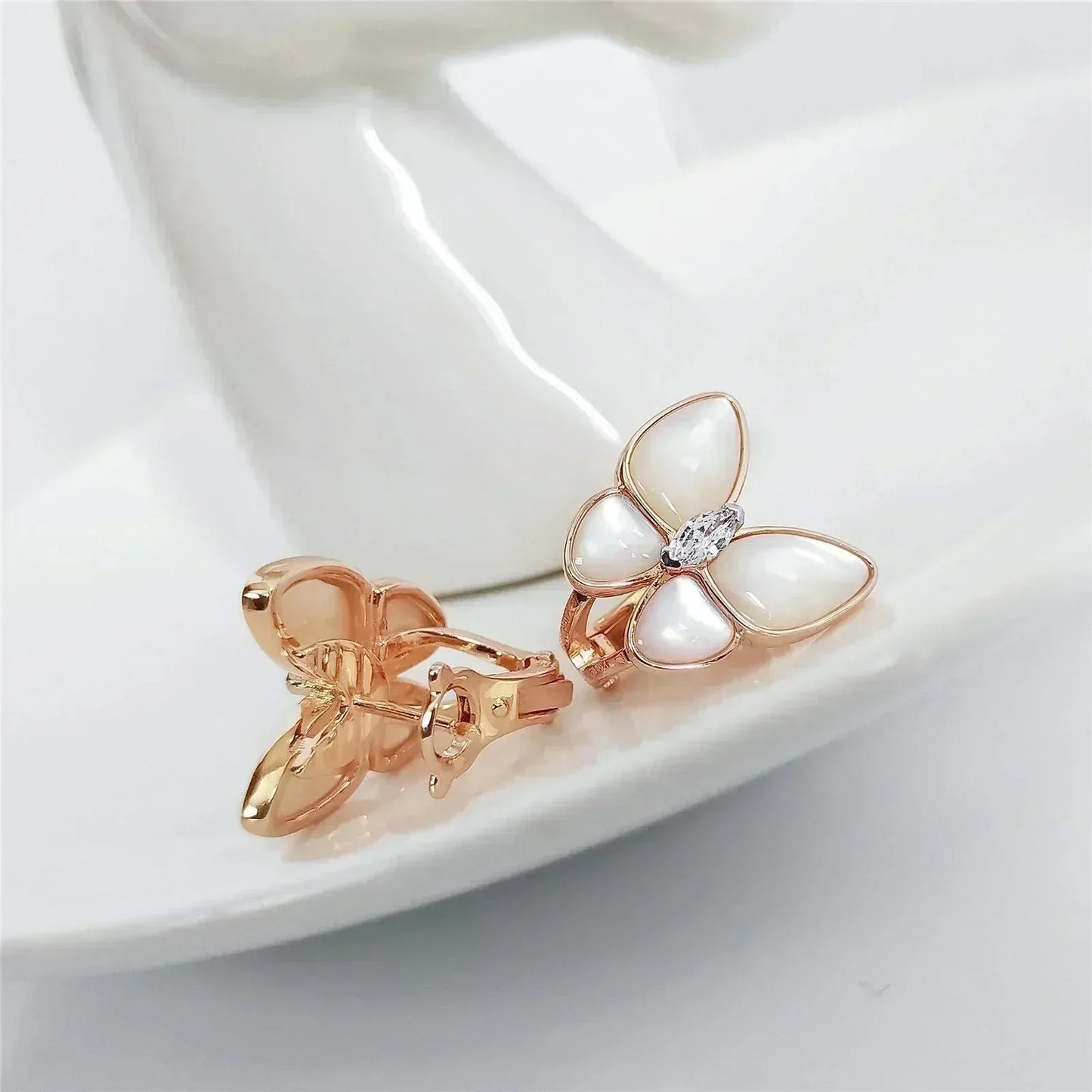 [Baslove]BUTTERFLY MOP DIAMOND EARRINGS