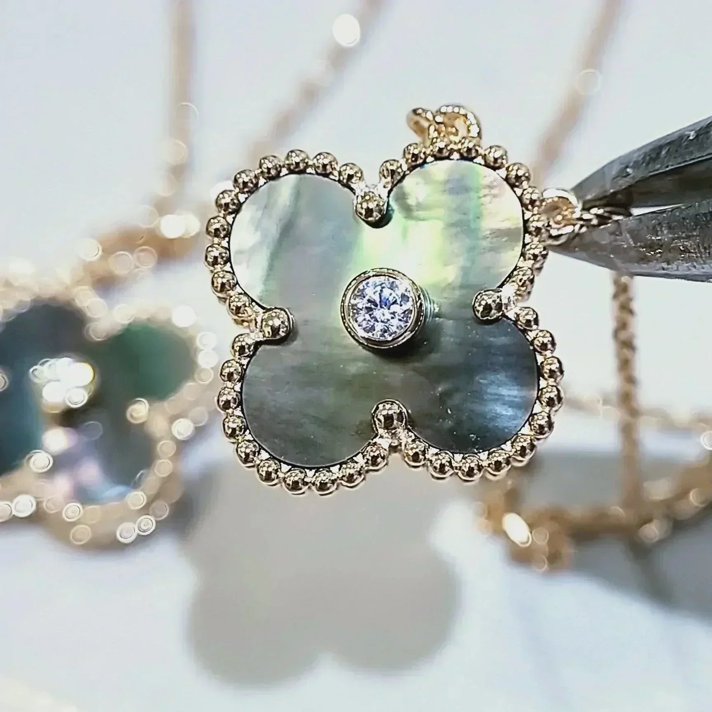 [Baslove]CLOVER 15MM DIAMOND AND MOTHER-OF-GREY NECKLACE