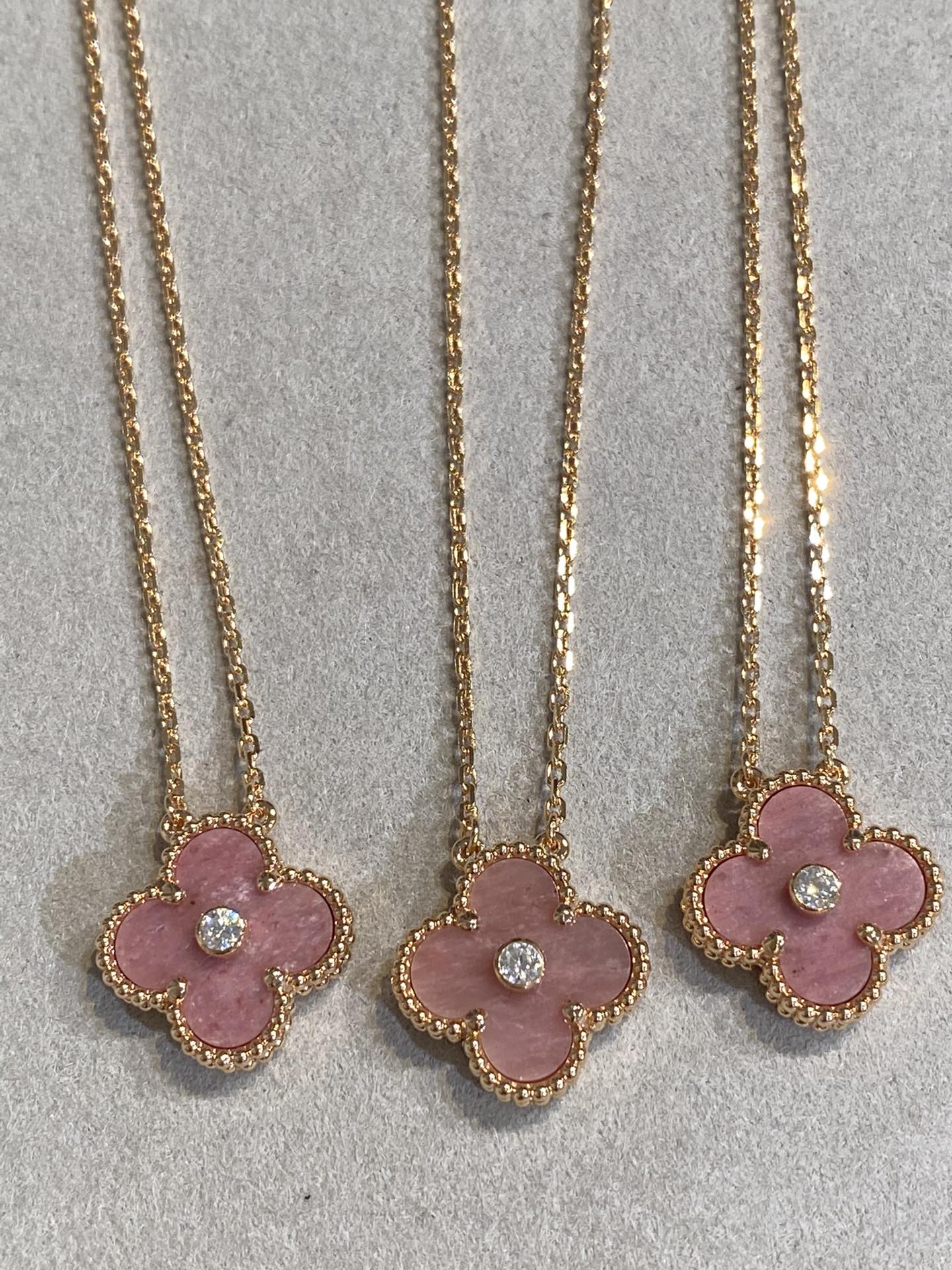 [Baslove]CLOVER 15MM DIAMOND RHODONITE NECKLACE