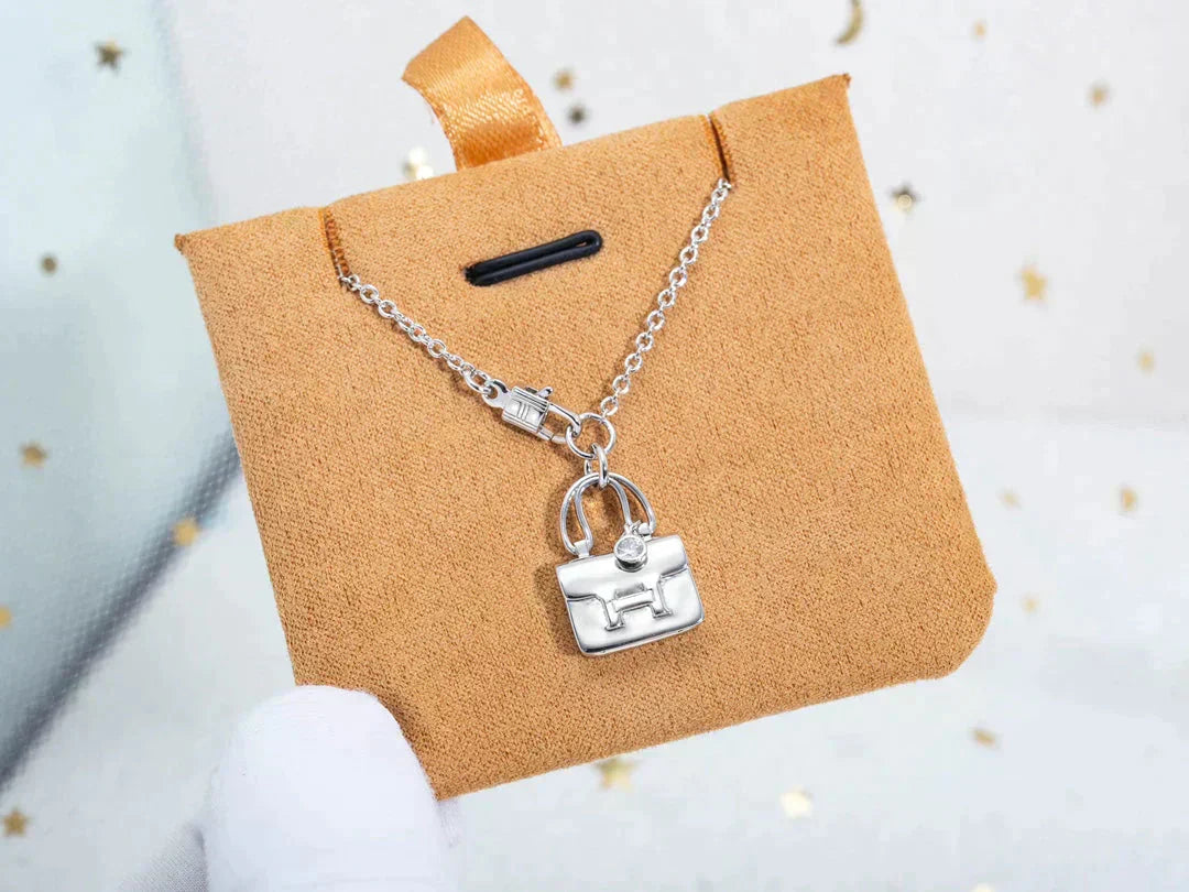 [Baslove]AMULETTE PEDANT SILVER NECKLACE