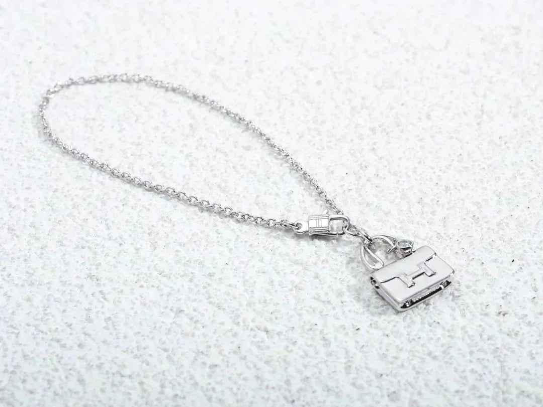 [Baslove]AMULETTE PEDANT SILVER NECKLACE