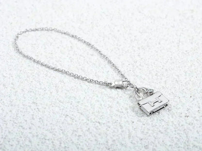 [Baslove]AMULETTE PEDANT SILVER NECKLACE