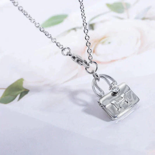 [Baslove]AMULETTE PEDANT SILVER NECKLACE