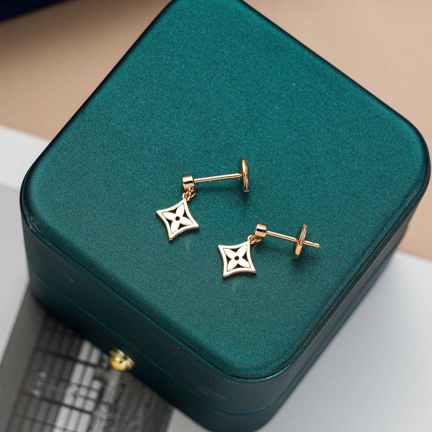 [Baslove]STAR EARRINGS GOLD