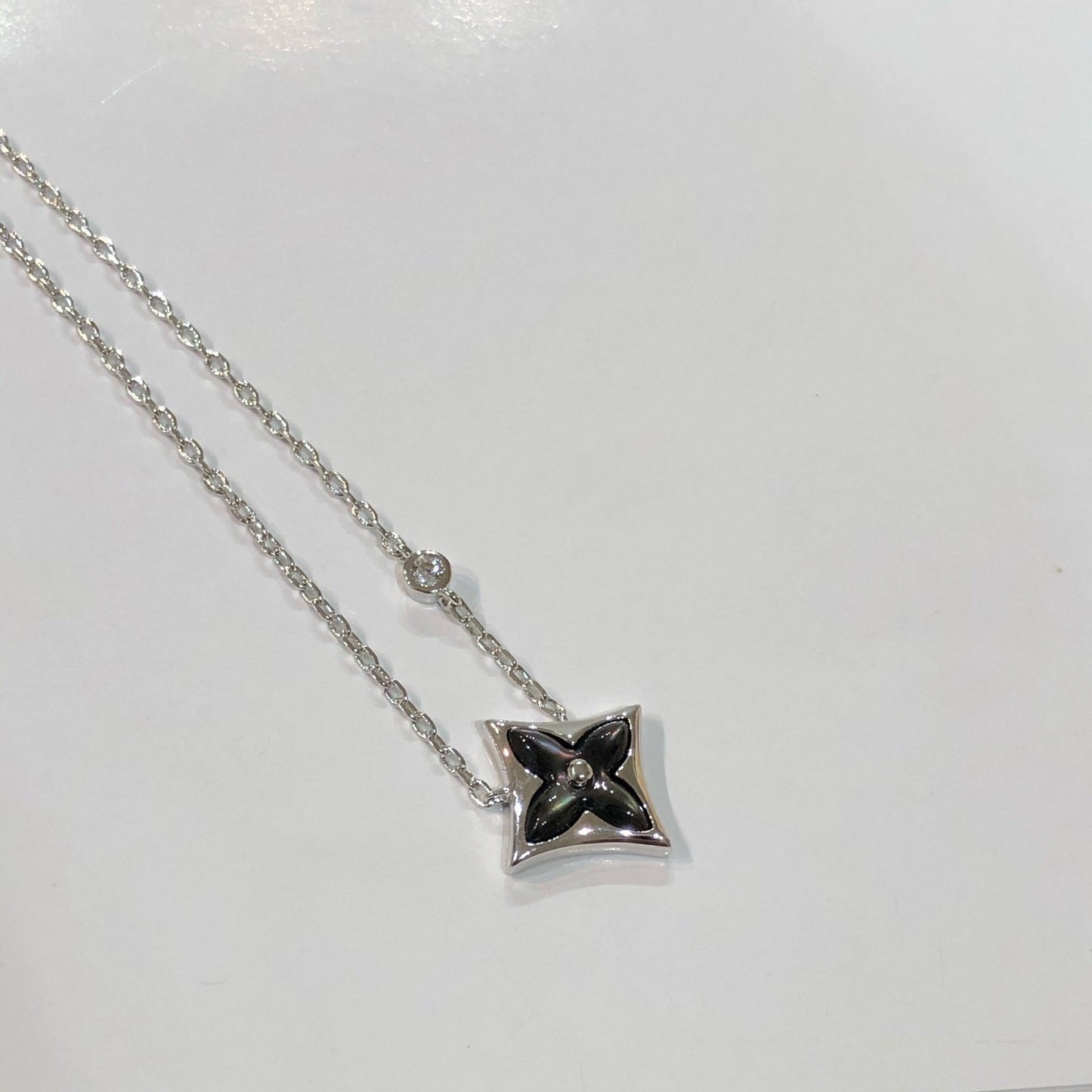 [Baslove]STAR BLACK MOP NECKLACE