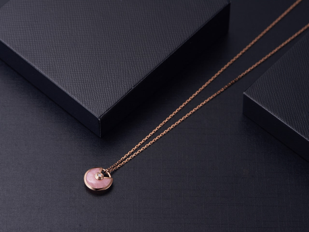 [Baslove]AMULETTE ROSE GOLD PINK MOP NECKLACE