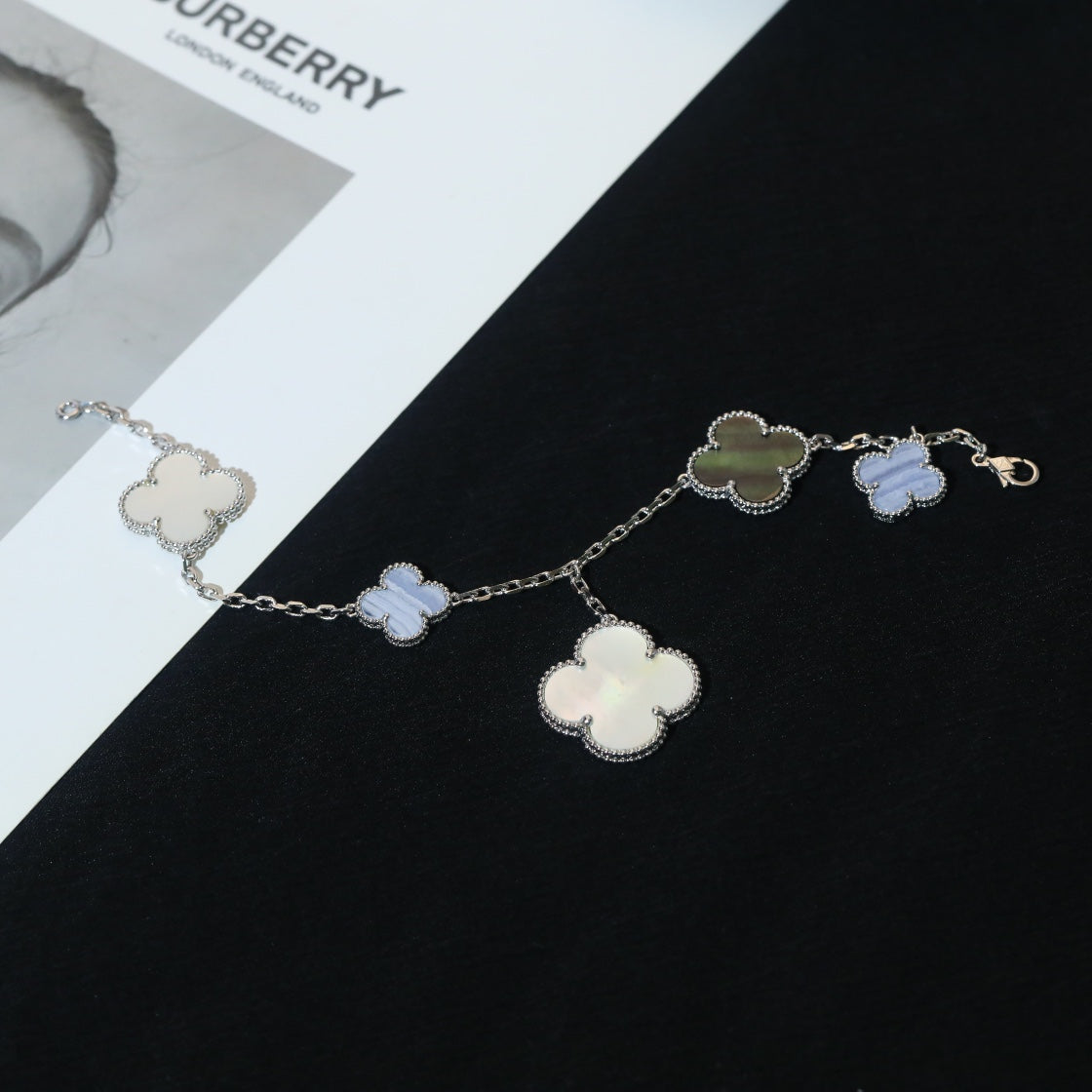 [Baslove]CLOVER BRACELET 5 MOTIFS MOP CHALCEDONY SILVER