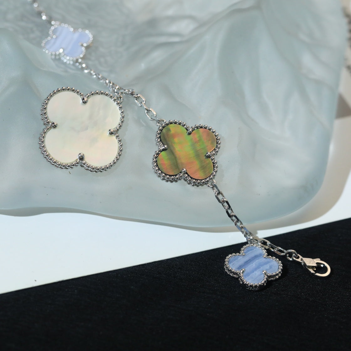 [Baslove]CLOVER BRACELET 5 MOTIFS MOP CHALCEDONY SILVER