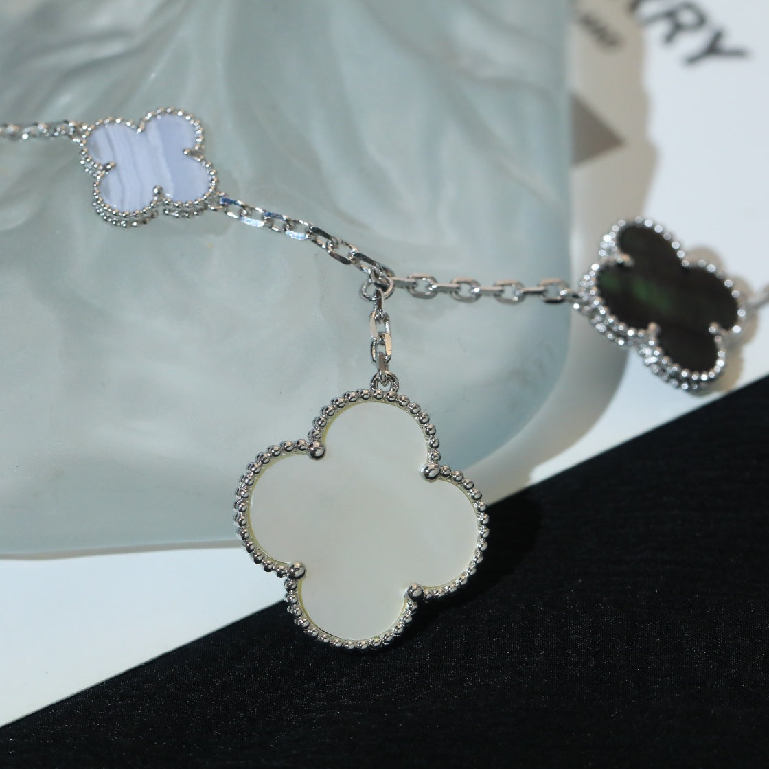 [Baslove]CLOVER BRACELET 5 MOTIFS MOP CHALCEDONY SILVER