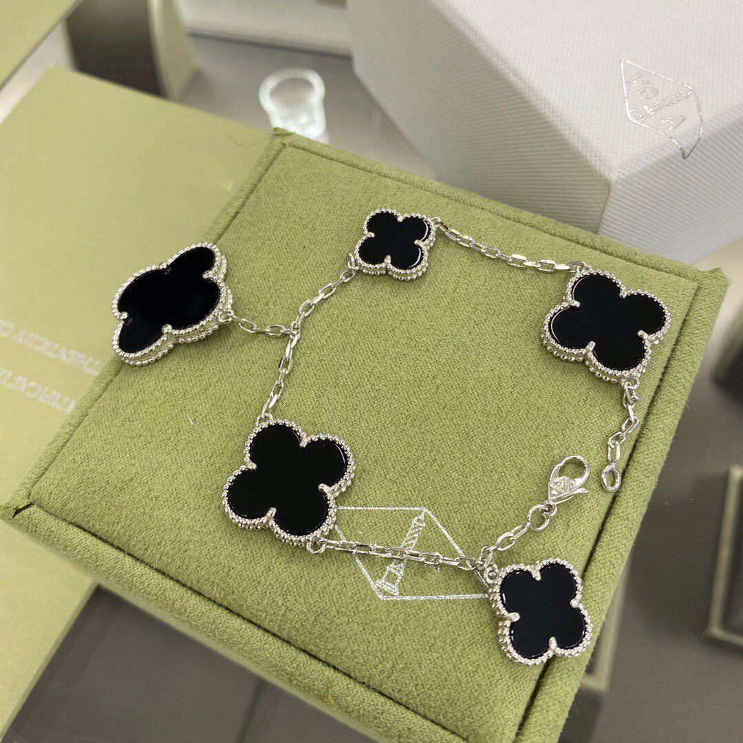 [Baslove]CLOVER 5 MOTIFS SIVLER ONYX BRACELET