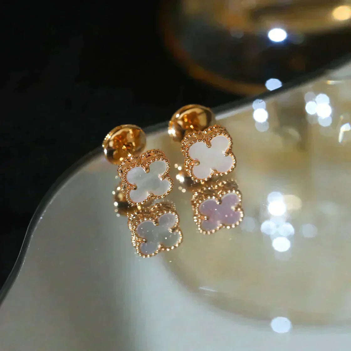 [Baslove]CLOVER MINI 9.5MM WHITE MOP EARRINGS