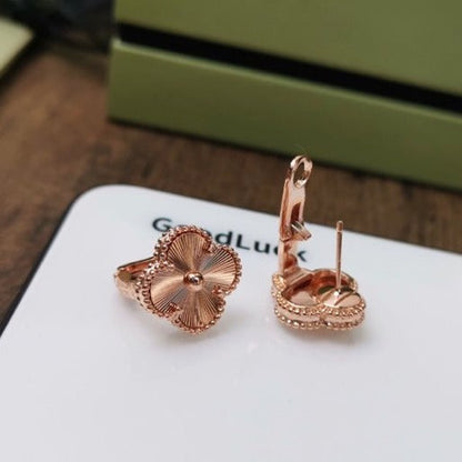 [Baslove]CLOVER MEDIUM STUD EARRINGS