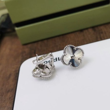 [Baslove]CLOVER MEDIUM STUD EARRINGS