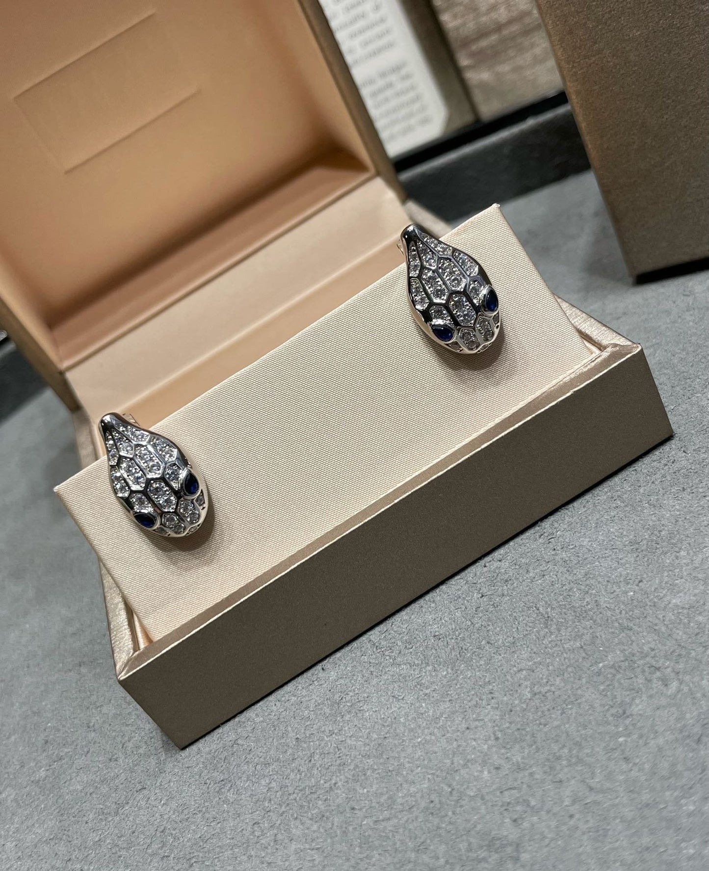 [Baslove]SERPENT DIAMOND STUD EARRINGS