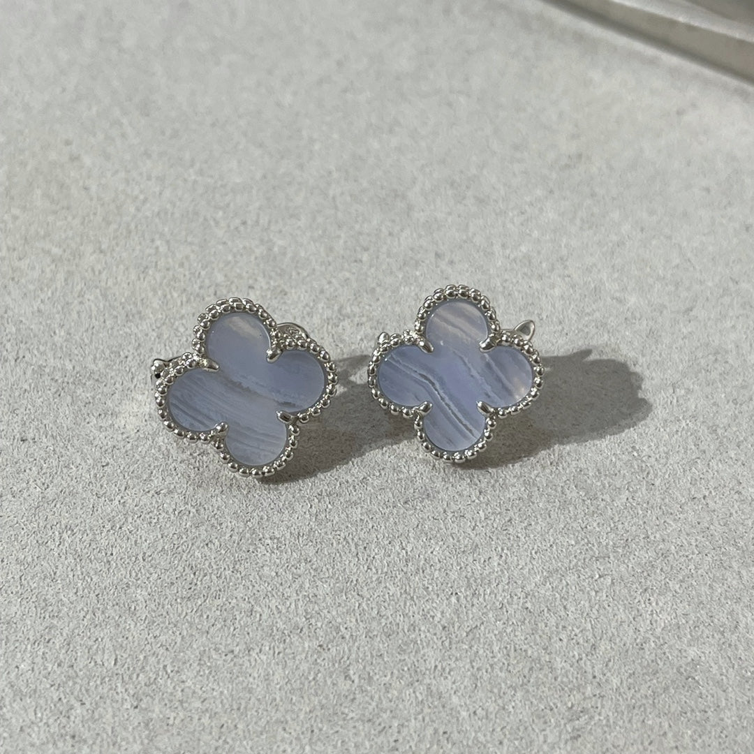 [Baslove]CLOVER CHALCEDONY SILVER STUD EARRINGS