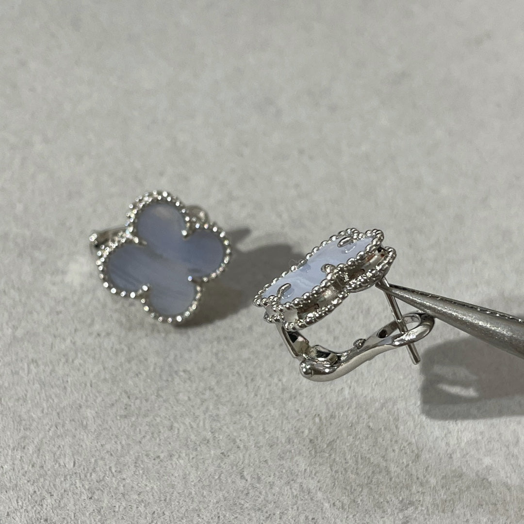 [Baslove]CLOVER CHALCEDONY SILVER STUD EARRINGS