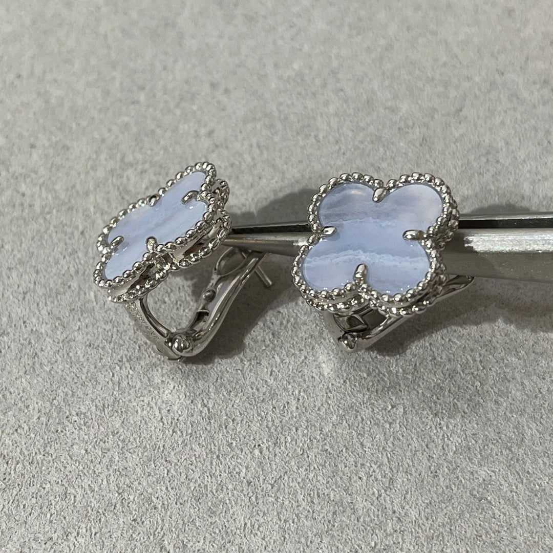 [Baslove]CLOVER CHALCEDONY SILVER STUD EARRINGS