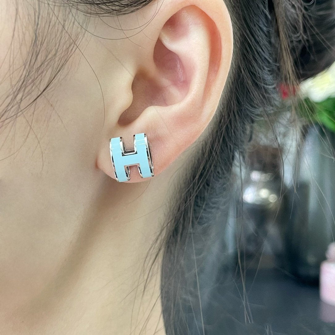 [Baslove]POP H SKY BLUE STUD EARRINGS