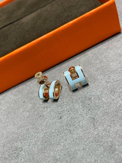 [Baslove]POP H SKY BLUE STUD EARRINGS